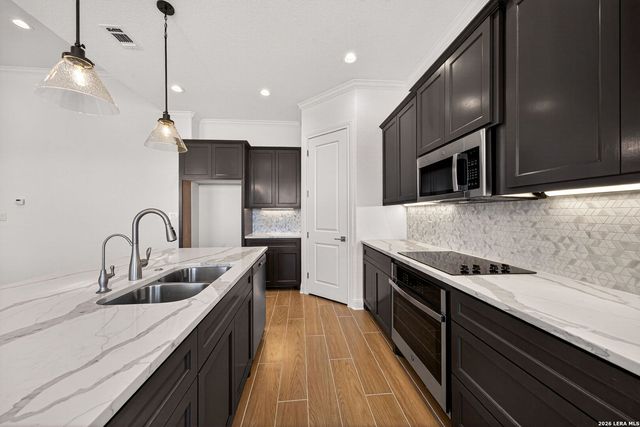 111 John T Court, Castroville, TX 78009