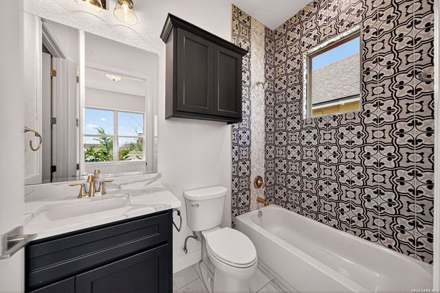 111 John T Court, Castroville, TX 78009