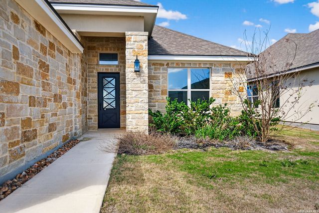 111 John T Court, Castroville, TX 78009