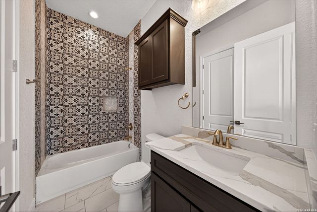 111 John T Court, Castroville, TX 78009