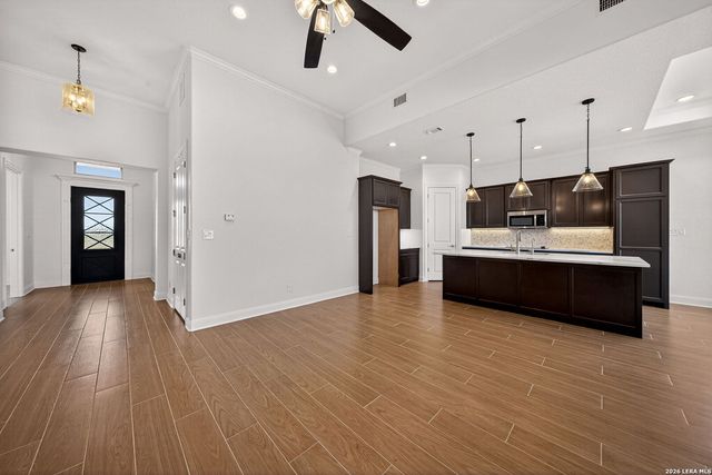 111 John T Court, Castroville, TX 78009