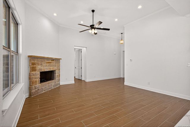 111 John T Court, Castroville, TX 78009