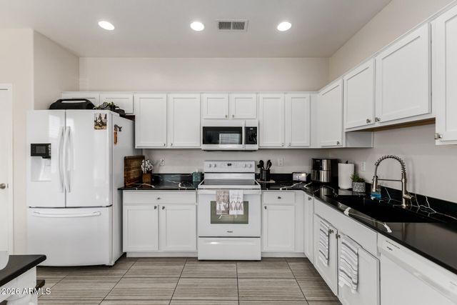 1896 W ROAD AGENT Street, Apache Junction, AZ 85120