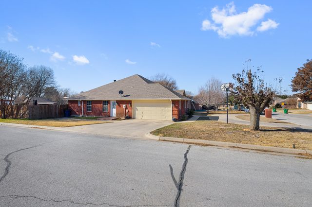 1701 Oakmeadow Drive, Decatur, TX 76234