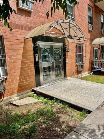 71-77 159 St 3D, Fresh Meadows, NY 11365