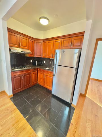71-77 159 St 3D, Fresh Meadows, NY 11365