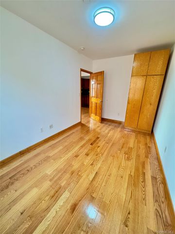 71-77 159 St 3D, Fresh Meadows, NY 11365