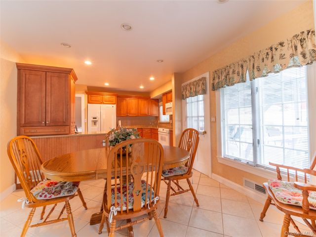 20 Priscilla Lane, Port Chester, NY 10573
