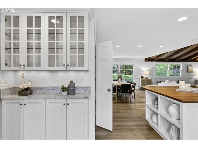 14165 Nw LINMERE Ln, Portland, OR 97229