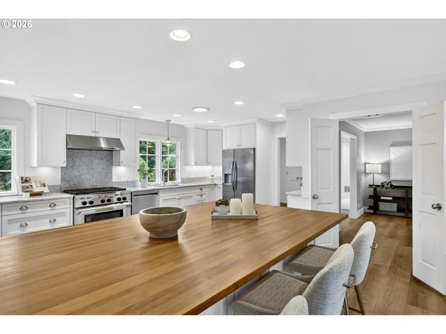 14165 Nw LINMERE Ln, Portland, OR 97229