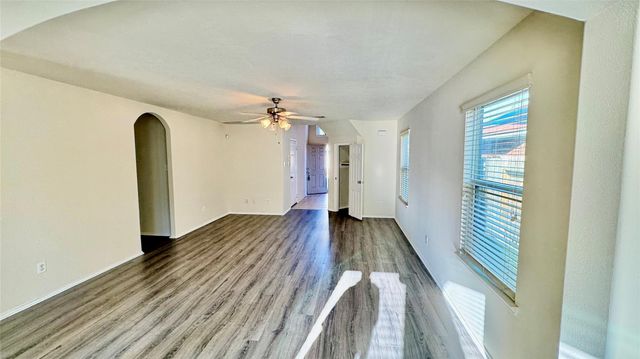 914 Crestmont Trail Drive, Missouri City, TX 77489