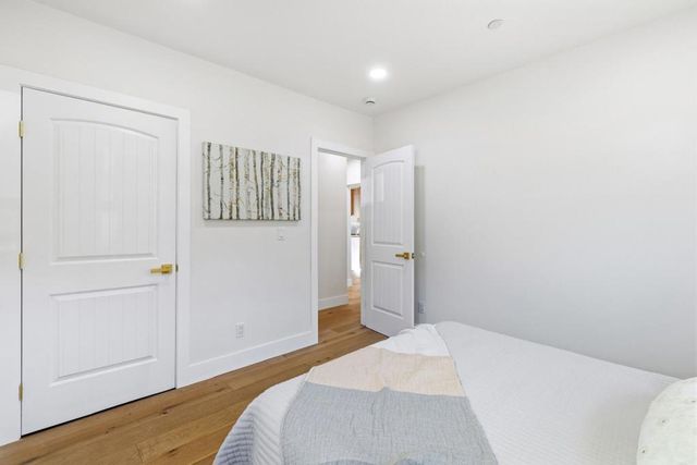 895 Laurel Avenue, Belmont, CA 94002