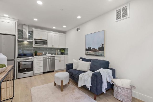 895 Laurel Avenue, Belmont, CA 94002