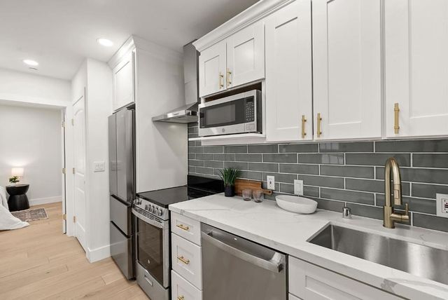 895 Laurel Avenue, Belmont, CA 94002