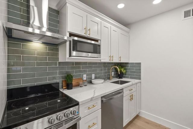 895 Laurel Avenue, Belmont, CA 94002