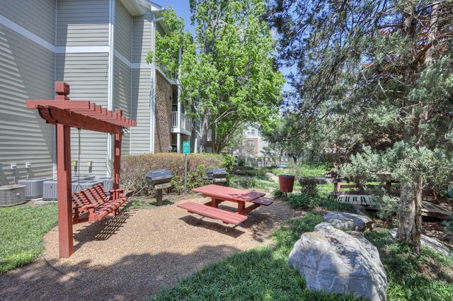 2025 Woodmont Blvd Apt 247, Nashville, TN 37215