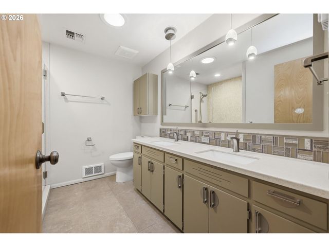 1890 TAYLOR St, Eugene, OR 97405