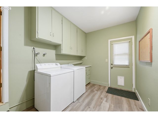 1890 TAYLOR St, Eugene, OR 97405