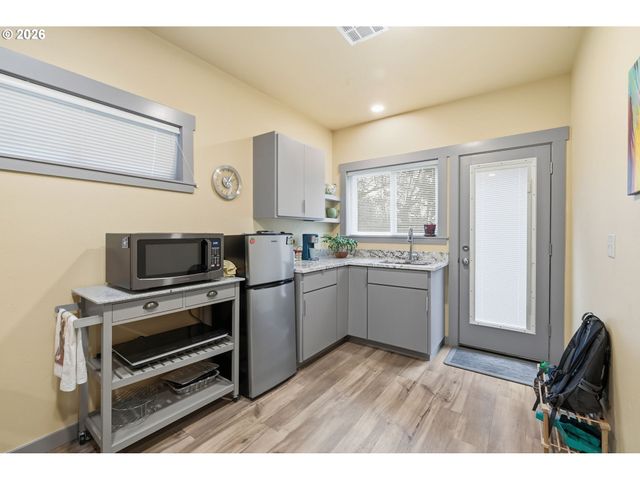 1890 TAYLOR St, Eugene, OR 97405