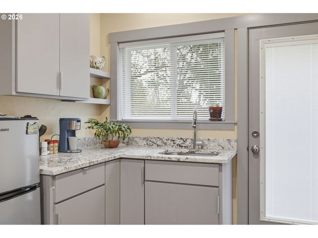 1890 TAYLOR St, Eugene, OR 97405