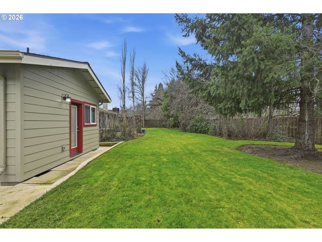 1890 TAYLOR St, Eugene, OR 97405