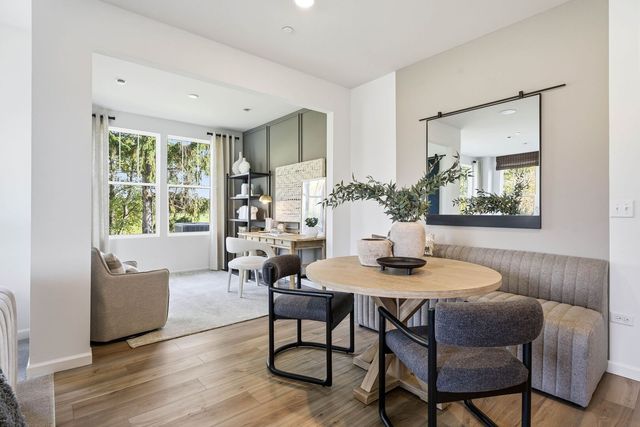 1994 Leiter Way 14003, Hoffman Estates, IL 60169