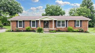 521 Columbus Dr, Hermitage, TN 37076