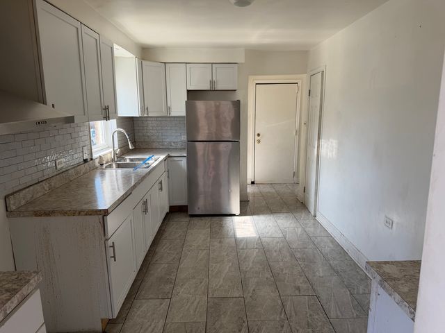 7958 S South Shore Drive, Chicago, IL 60617