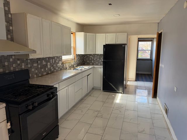 7958 S South Shore Drive, Chicago, IL 60617