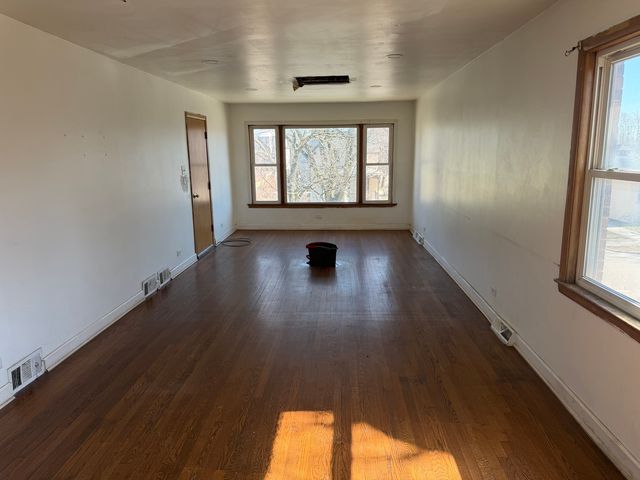 7958 S South Shore Drive, Chicago, IL 60617