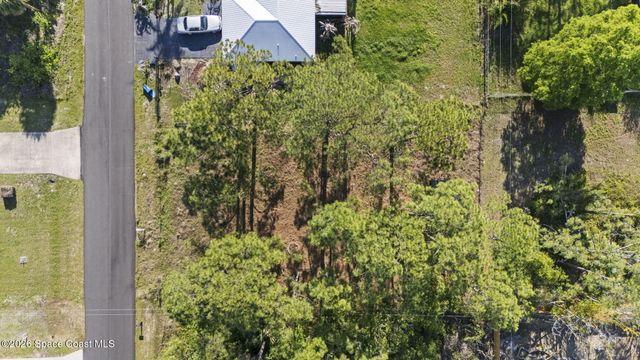 1330 Gimlet Street NW, Palm Bay, FL 32907