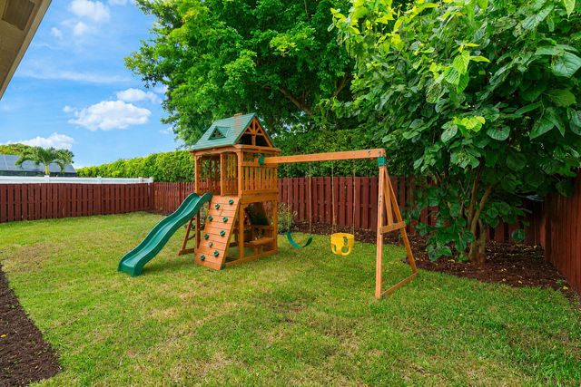 3840 Newport Avenue, Boynton Beach, FL 33436