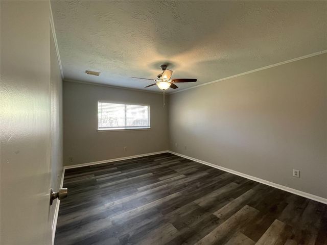 15631 Pilgrim Hall Drive, Friendswood, TX 77546