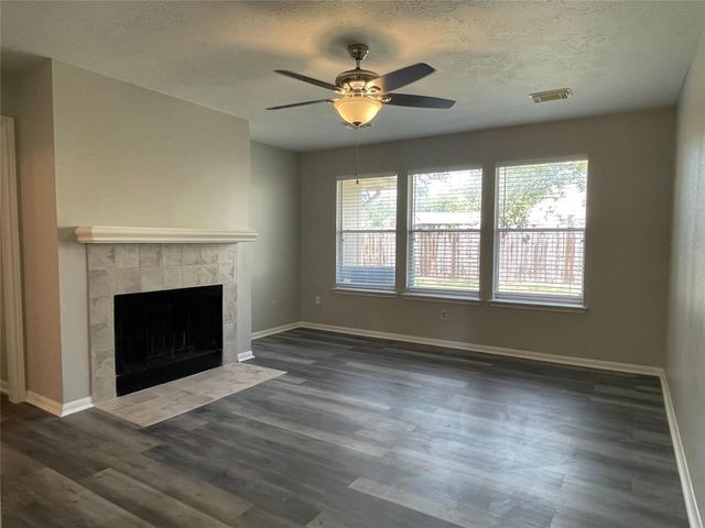 15631 Pilgrim Hall Drive, Friendswood, TX 77546