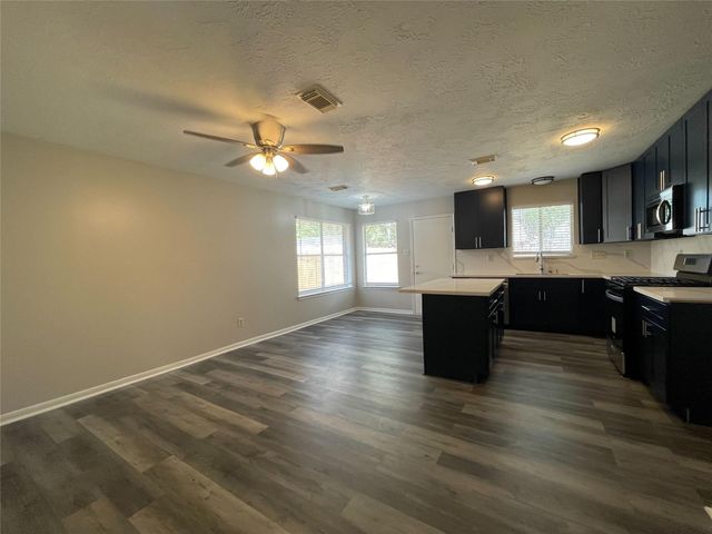 15631 Pilgrim Hall Drive, Friendswood, TX 77546
