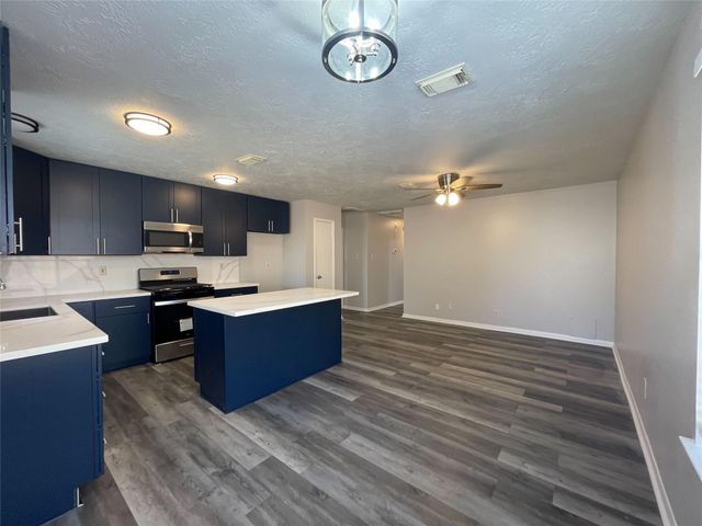 15631 Pilgrim Hall Drive, Friendswood, TX 77546
