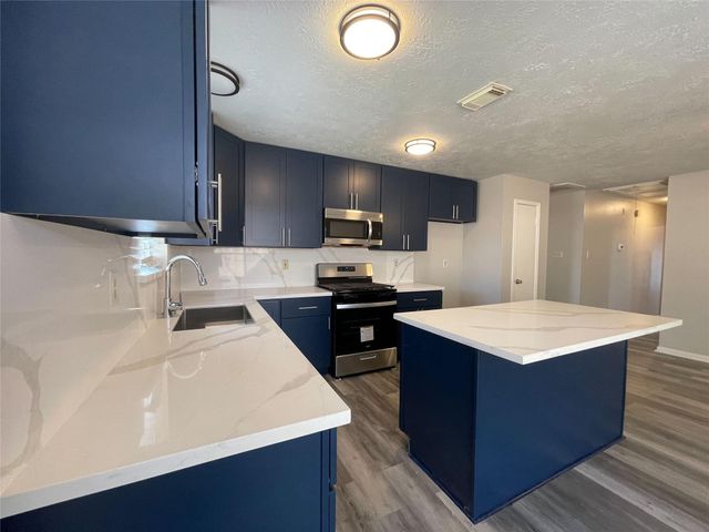 15631 Pilgrim Hall Drive, Friendswood, TX 77546