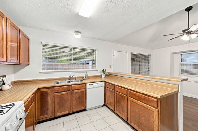 10846 W Mulberry Drive, La Porte, TX 77571
