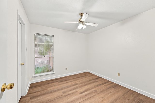 10846 W Mulberry Drive, La Porte, TX 77571