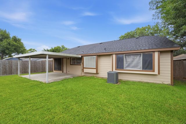 10846 W Mulberry Drive, La Porte, TX 77571