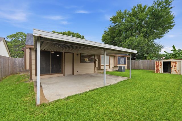 10846 W Mulberry Drive, La Porte, TX 77571