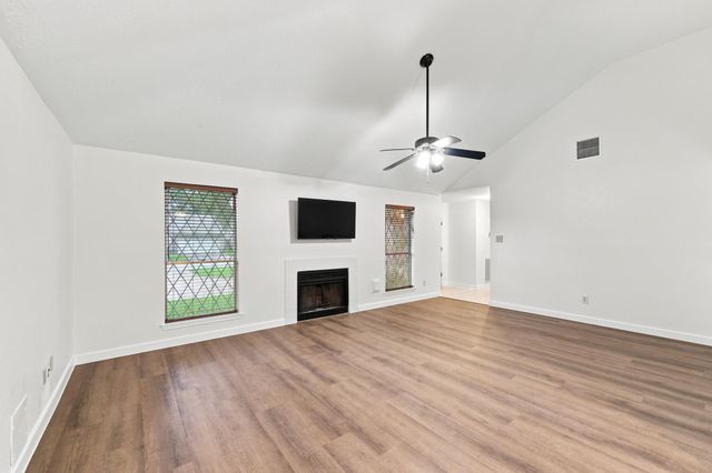 10846 W Mulberry Drive, La Porte, TX 77571