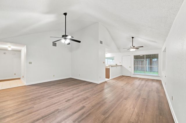 10846 W Mulberry Drive, La Porte, TX 77571