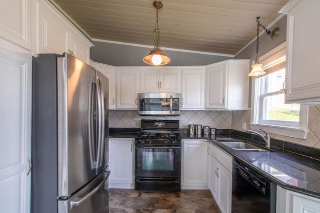 1661 Pageant Park Road, Barton, VT 05822