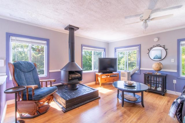 1661 Pageant Park Road, Barton, VT 05822