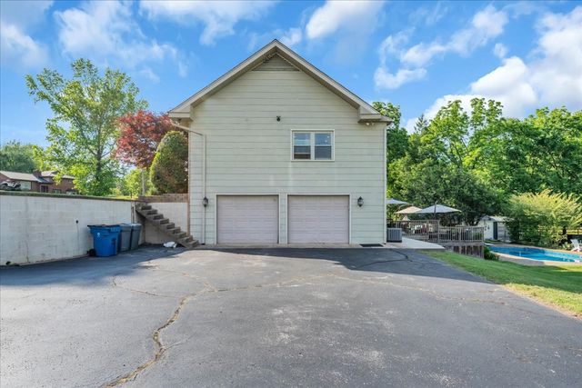 1205 Sycamore Dr, Manchester, TN 37355