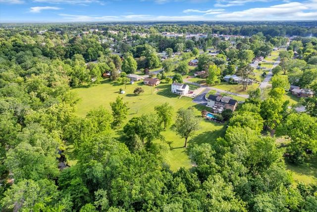 1205 Sycamore Dr, Manchester, TN 37355