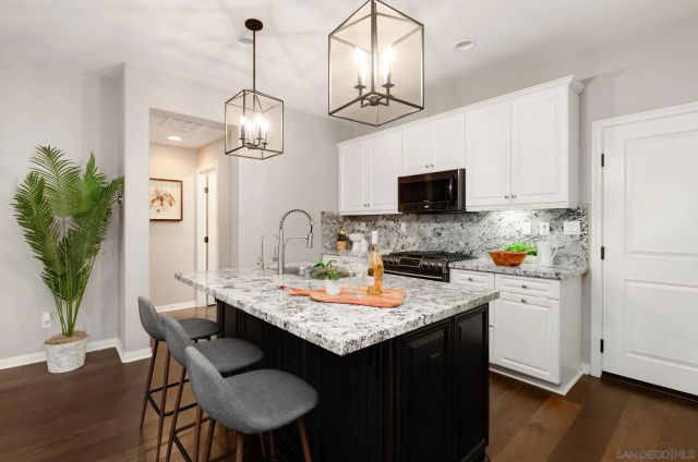 15947 Parkview Loop, San Diego, CA 92127