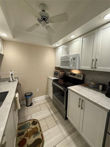 608 Waterside Dr 608, Hypoluxo, FL 33462