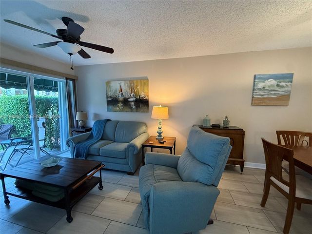 608 Waterside Dr 608, Hypoluxo, FL 33462